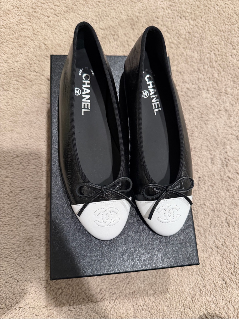 CHANEL Black and White Leather Cap-Toe Bow Ballet Flats